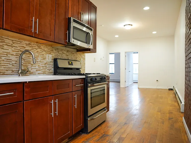 1035 Jefferson Ave #2 — Photo 1