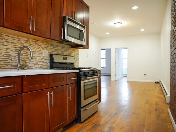 1035 Jefferson Avenue image 1 of 12