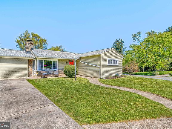 3rd image of 1234 Saint Andrews Way