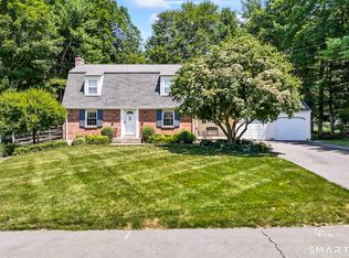 14 Richard Rd, Simsbury, CT 06070