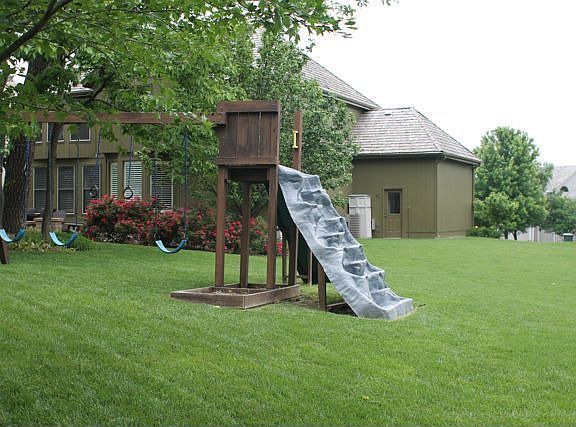 Large yard w/ playset