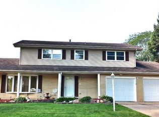 1912 69th St, Windsor Heights, IA 50324