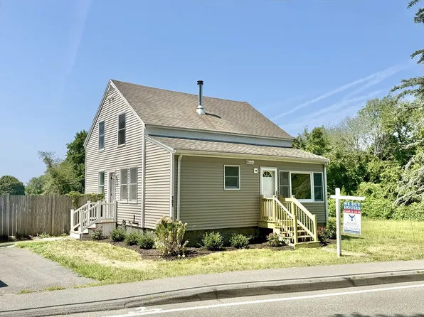 101 Quincy St, Holbrook, MA 02343