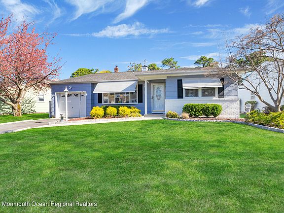 5th image of 8 Bennington Dr