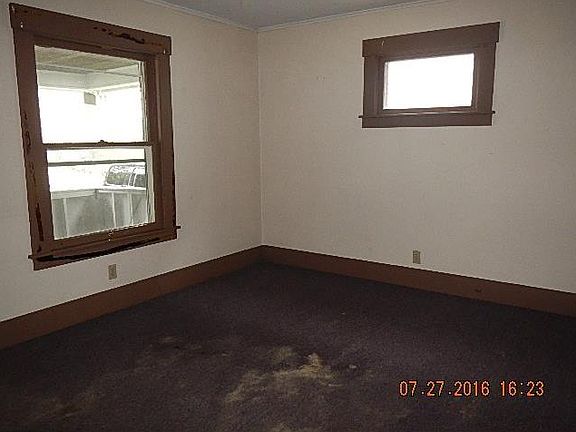 4th image of 579 N Oakland Ave
