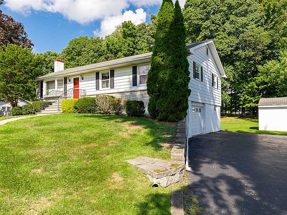 2nd image of 81 Edgehill Dr
