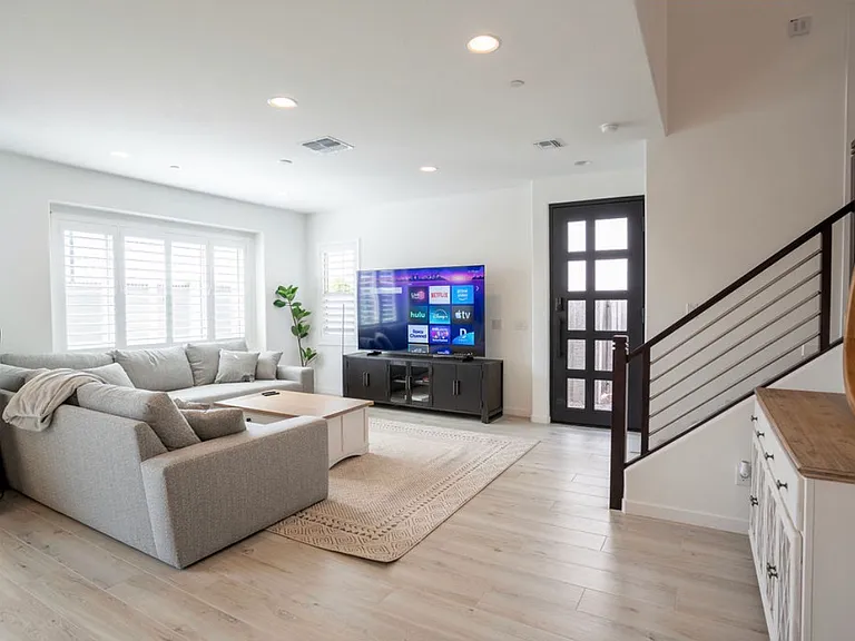 3529 E Rollins St — Photo 16