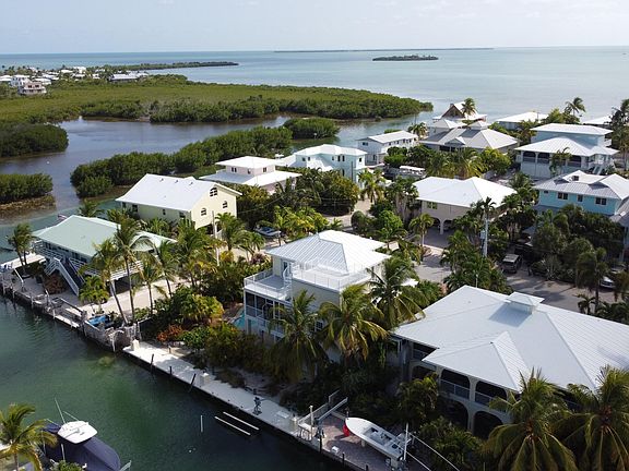4th image of 1083 Lagoon Dr