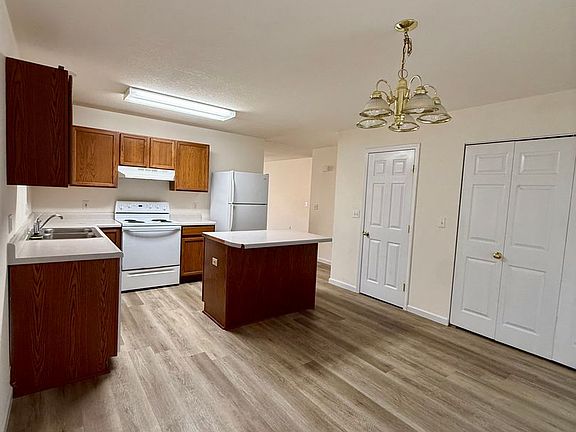 4th image of 608-610 Curtis Dr #608