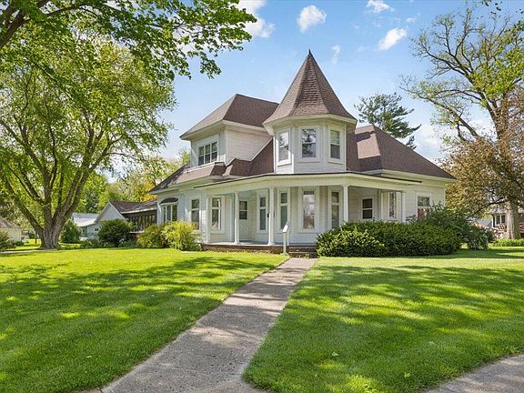 3rd image of 801 Ely St
