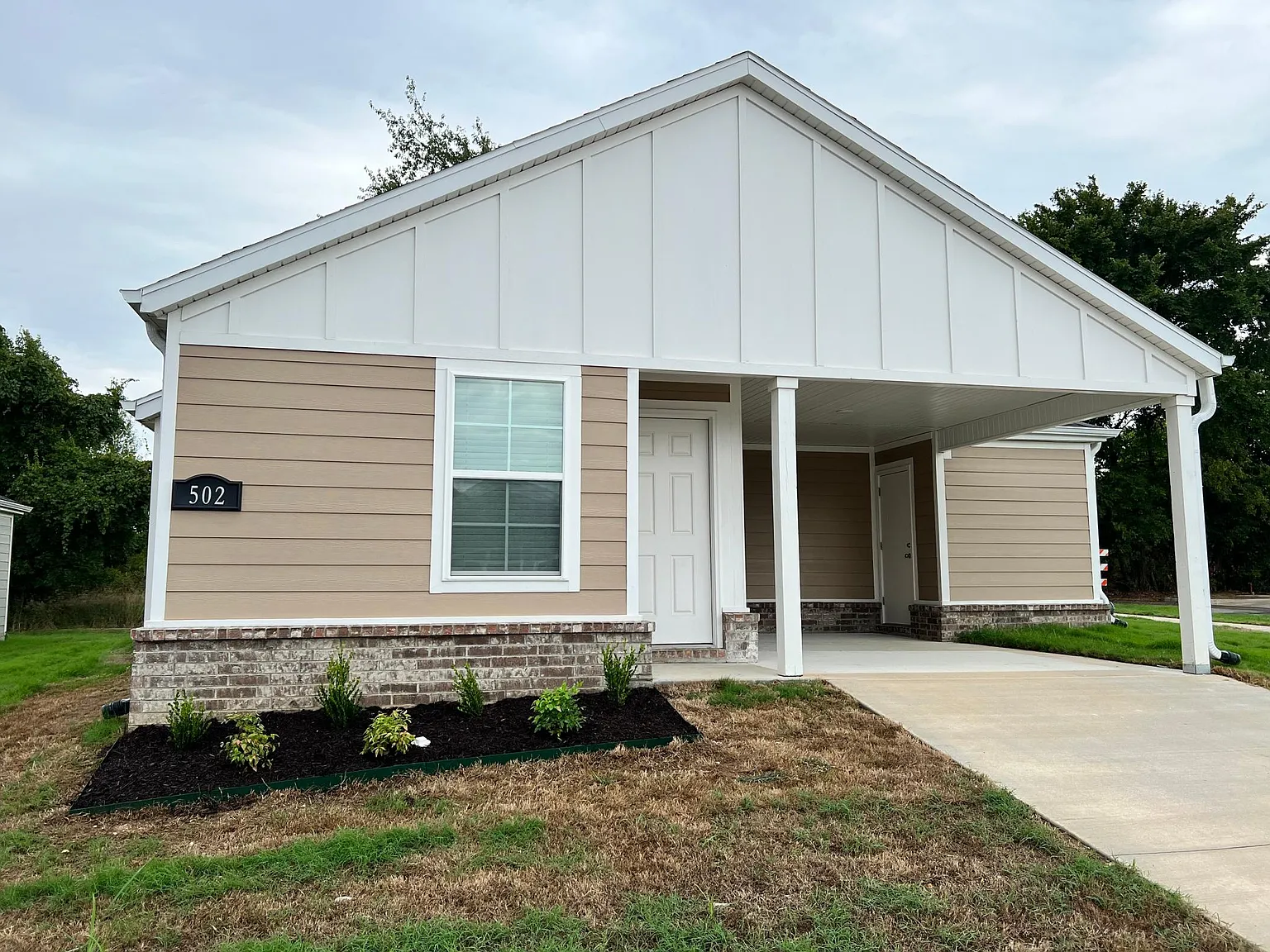 3 bed, 1356 sqft, $1,595 — Photo 1