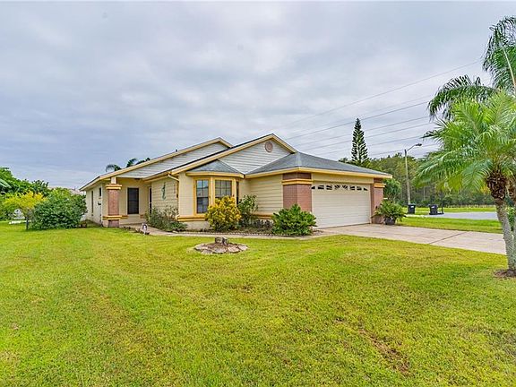 3rd image of 13137 Dallas Woods Ln