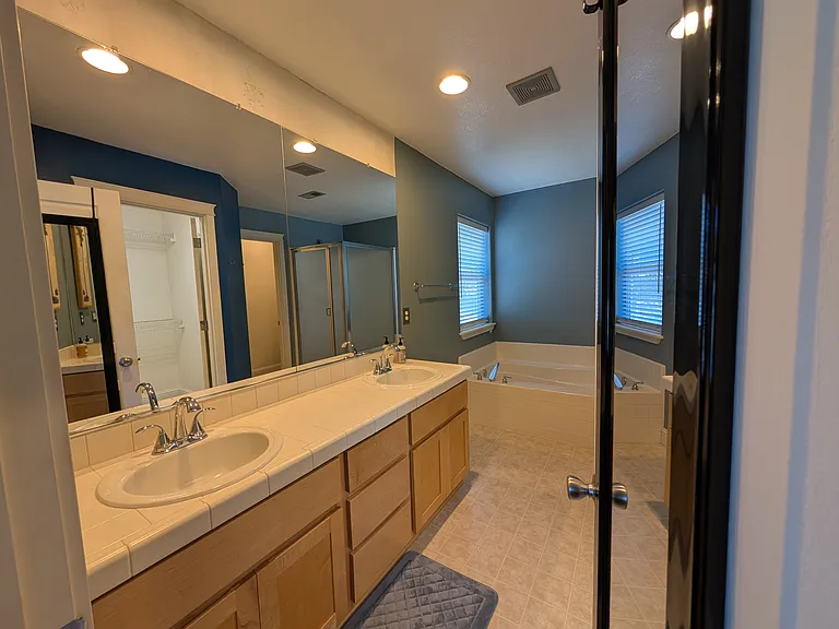 704 SE 56th Ave — Photo 11