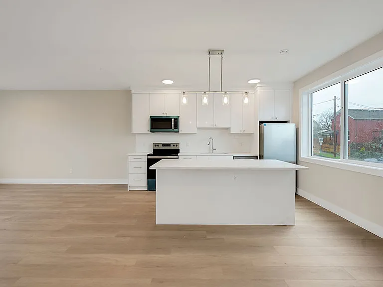 710 Catherine St — Photo 53