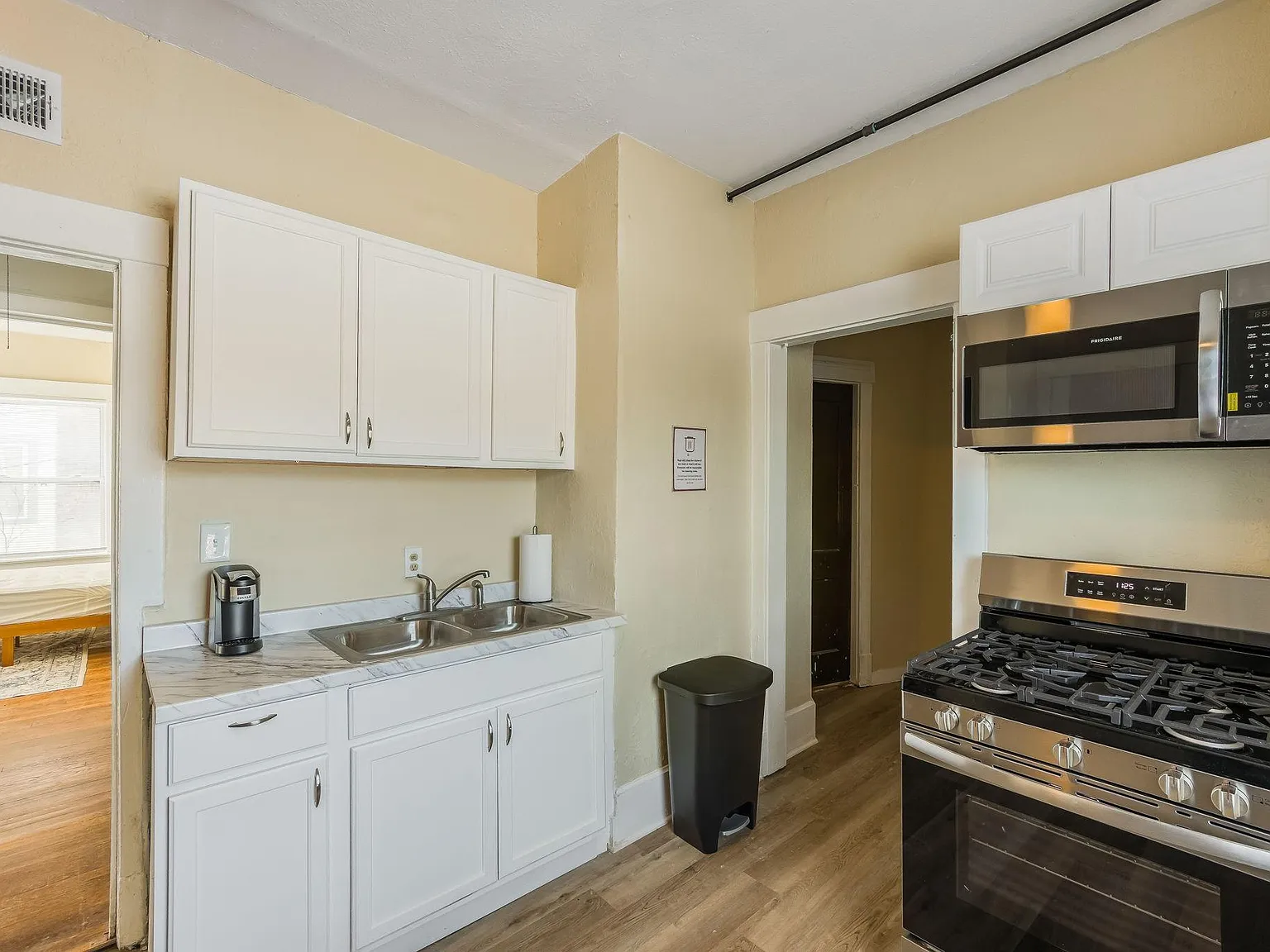4 bed, 2.5 bath, 2200 sqft, $797 — Photo 3