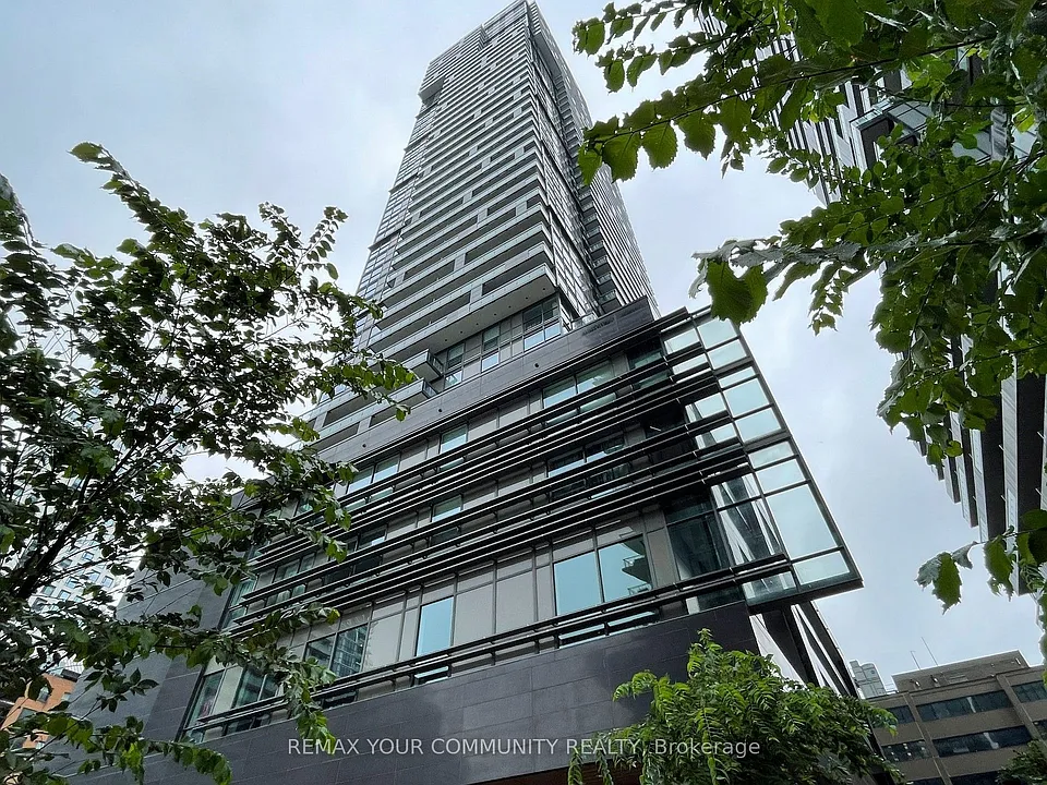 39 Roehampton Ave #1001