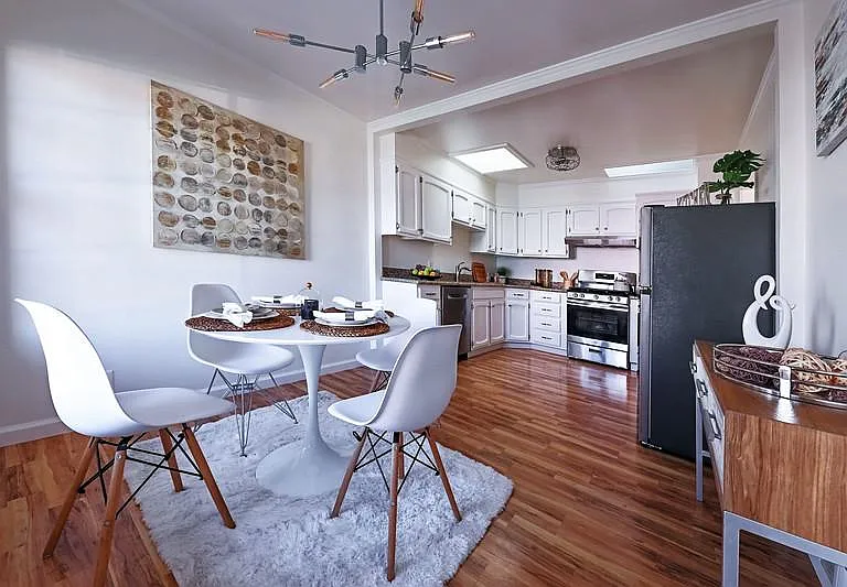 926 Russia Ave — Photo 1