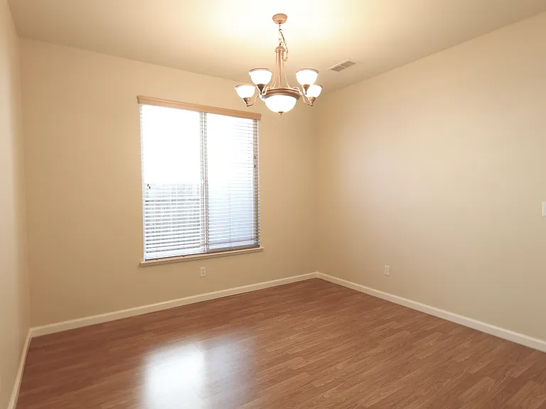 1908 Terracina Cir — Photo 15