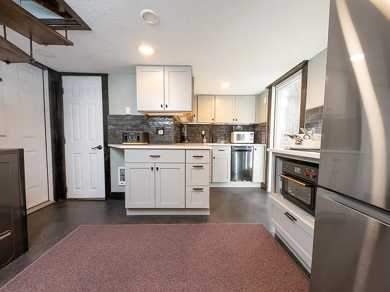 2430 NW Marken St #2 — Photo 2