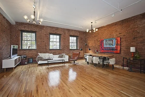 Sold by BLU Real Estate | media 11