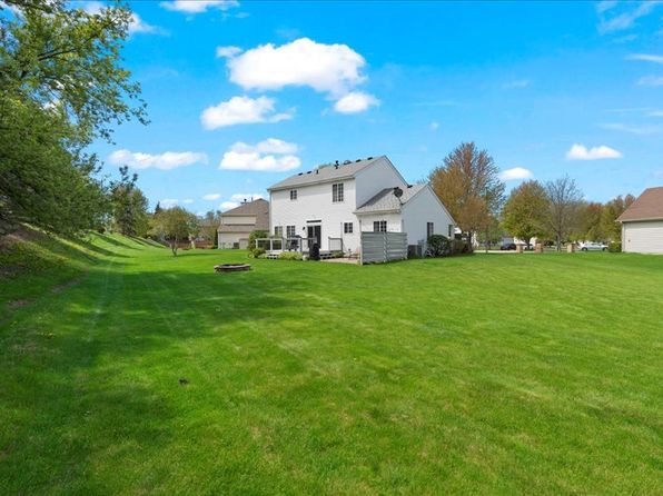 323 Deerpath Ct, Wauconda, IL 60084