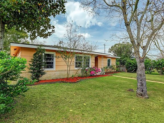 2nd image of 133 San Fernando Dr