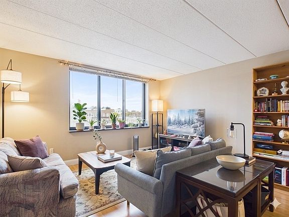 3rd image of 85 Brainerd Rd APT 505