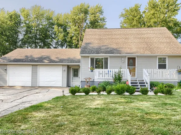 1480 Lincoln Ave, Mount Morris, MI 48458