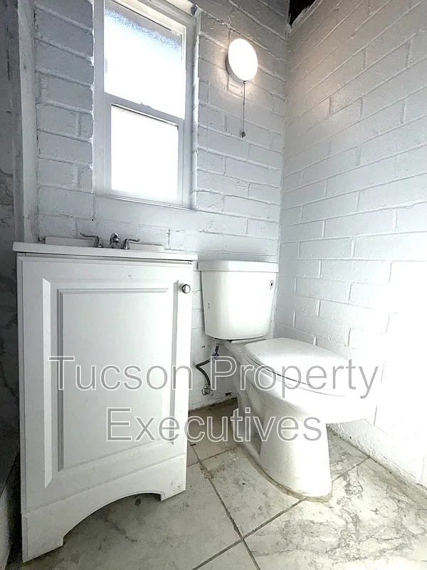 Studio, 1.0 bath, 350 sqft, $650 — Photo 4