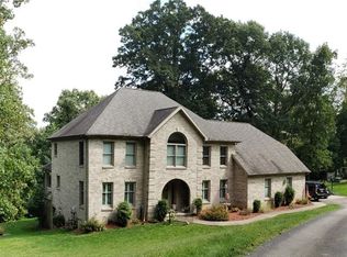 920 Linden Dr, Jeannette, PA