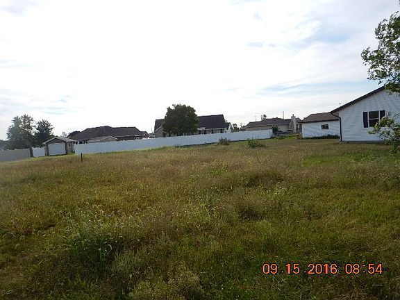 4th image of 1095 S Broadway St