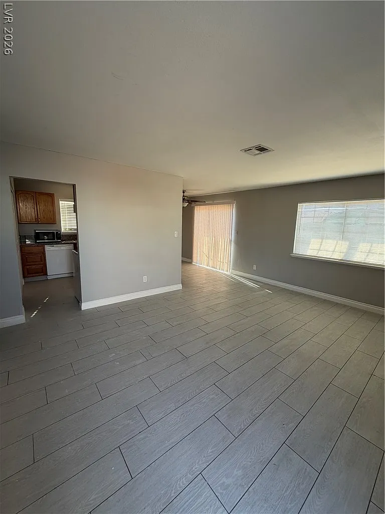 3 bed, 2.0 bath, 1056 sqft, $1,795 — Photo 4