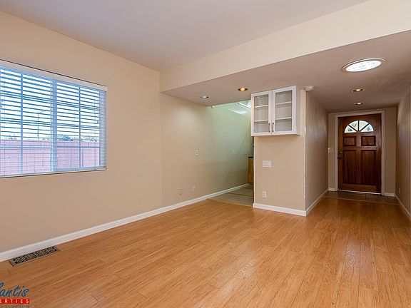 3rd image of 852 Bell St