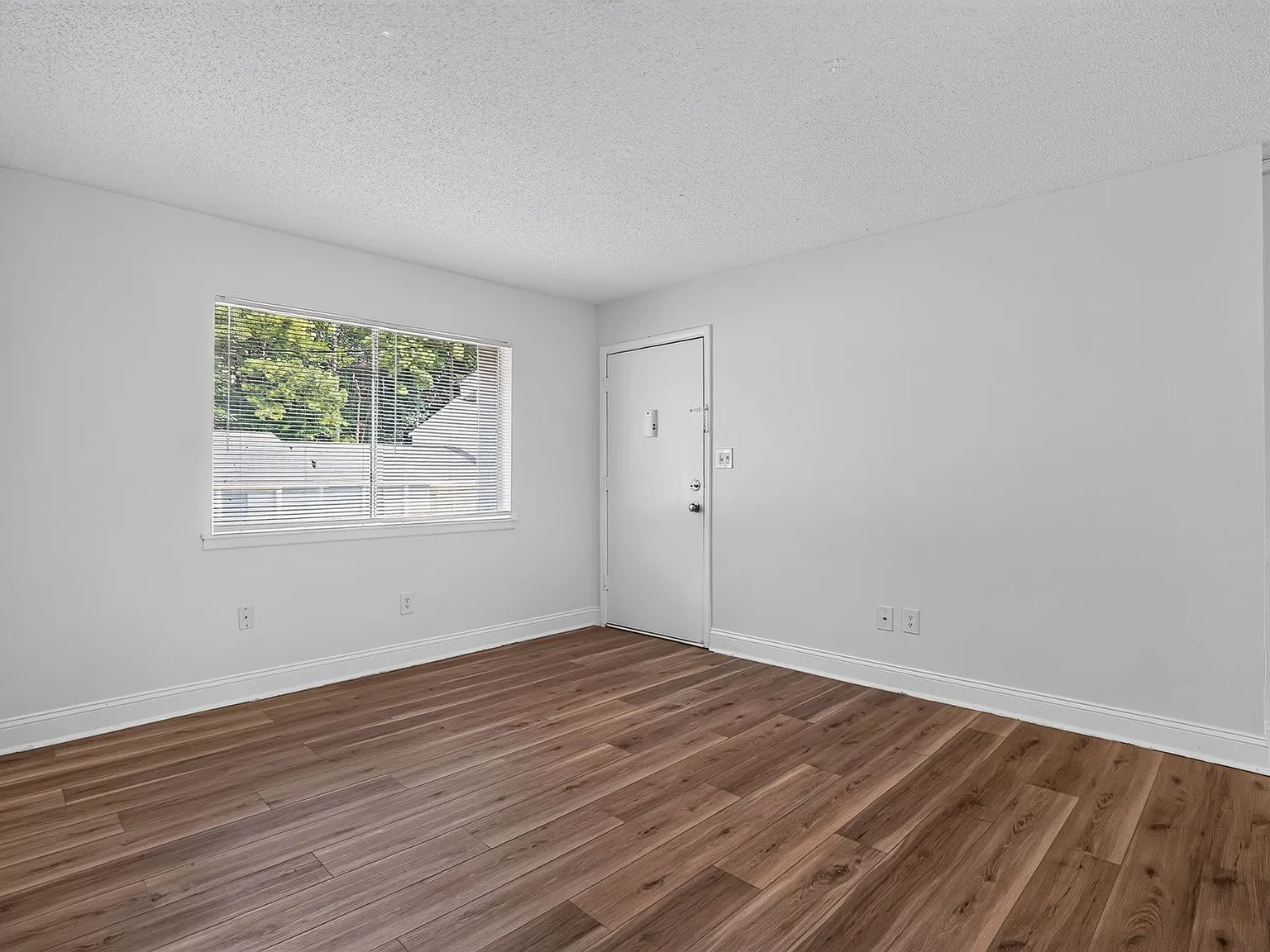 Beacon Pointe Apartments — Photo 4