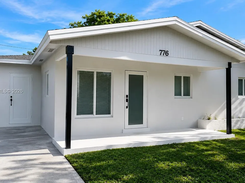 776 NW 10th St