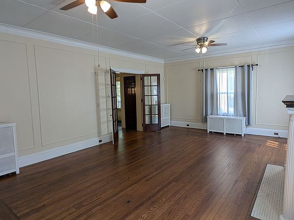3rd image of 303 4th St NE