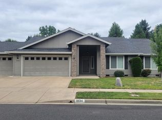 1034 SW Princeton Pl, Grants Pass, OR 97527