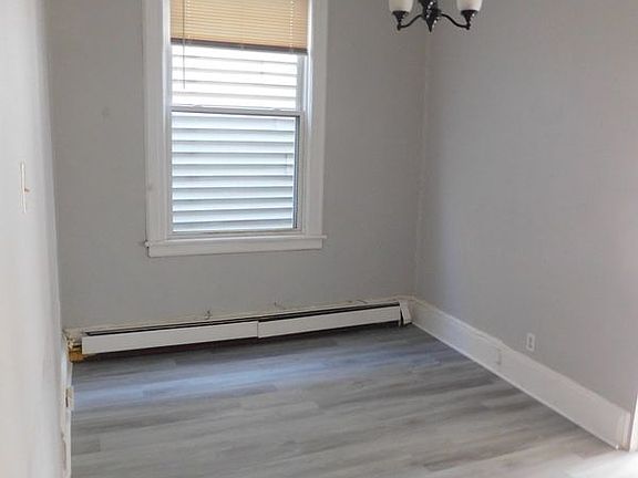 3rd image of 330 New York Ave Floor 2