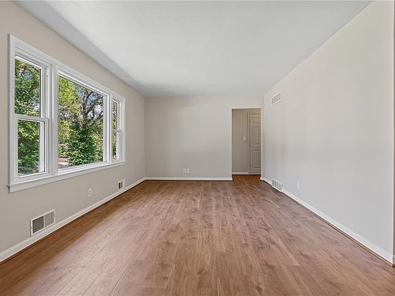 5th image of 4819 NE 47th St
