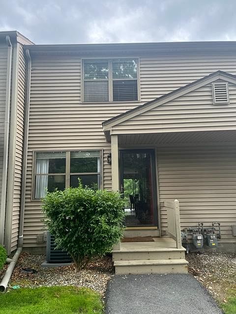 1st image of 207 Pinewood Dr #207