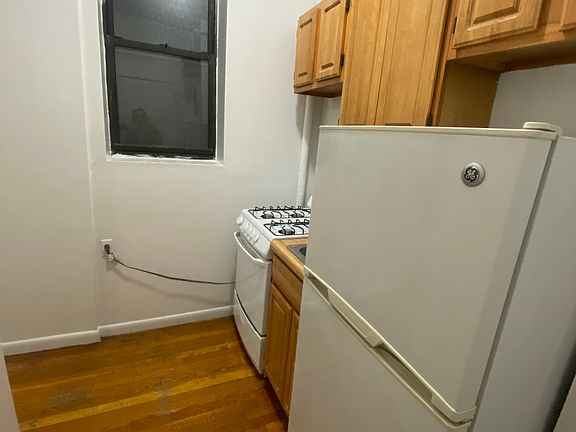 3rd image of 404 W 56th St #12B