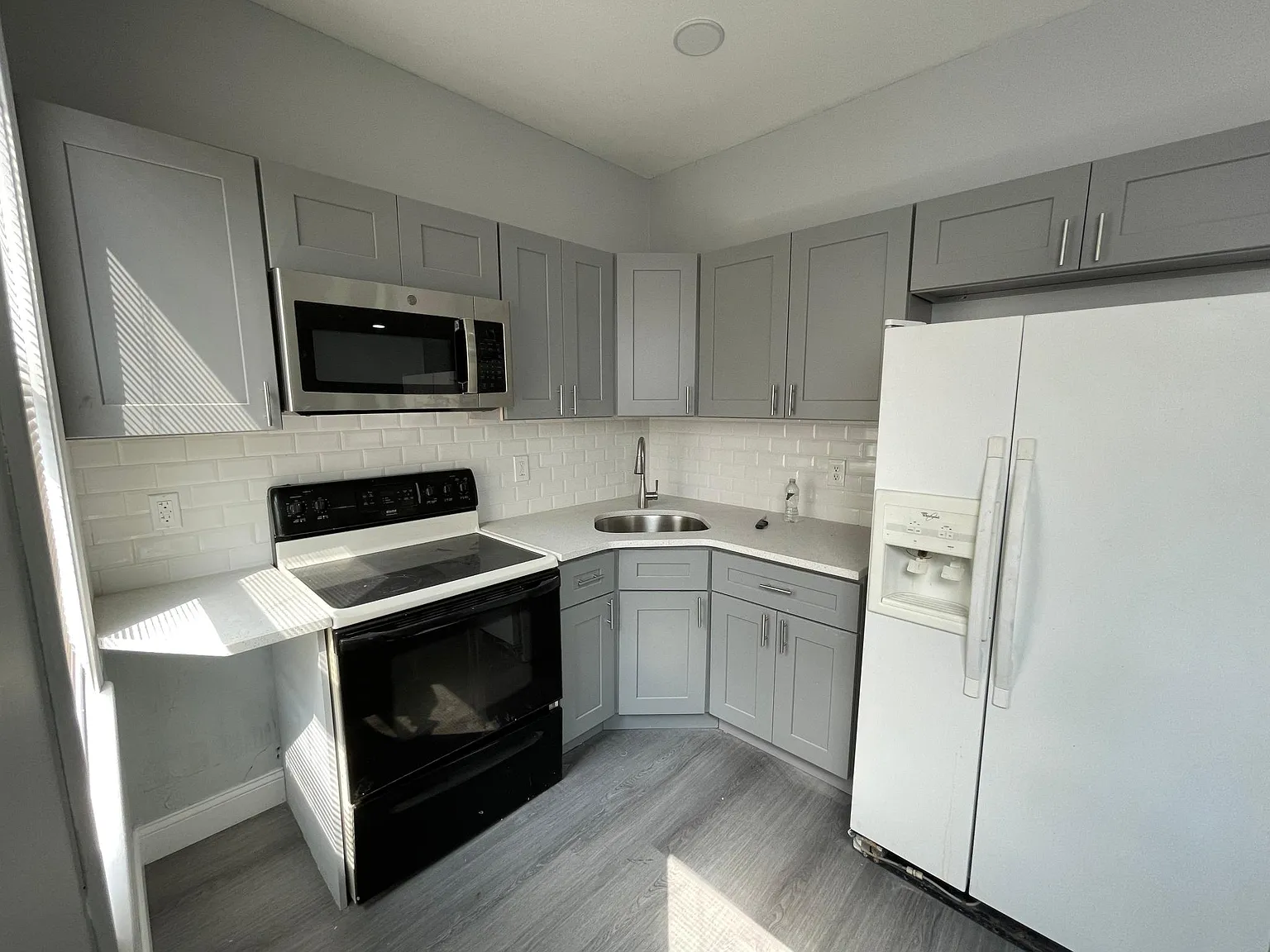 2 bed, 1000 sqft, $1,475 — Photo 1
