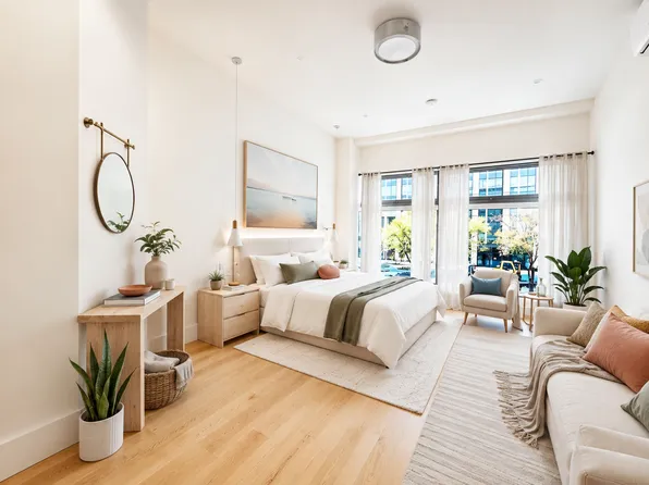 136 Delancey St #1, New York, NY 10002