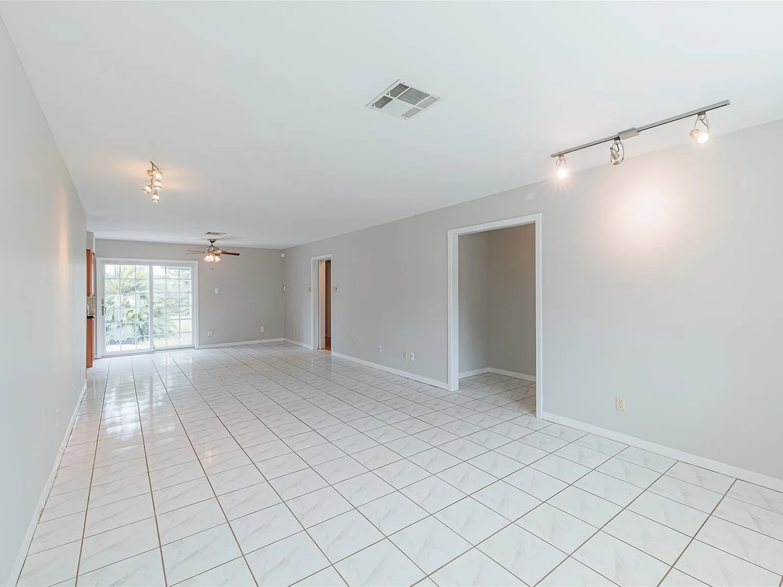 3 bed, 2.0 bath, 1543 sqft, $3,100 — Photo 3
