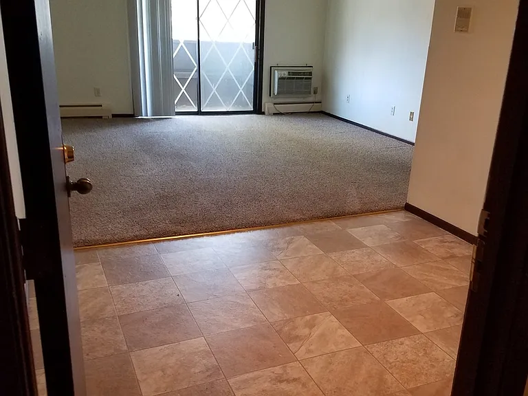 Courtyard Apartment Homes - 808 — Photo 4