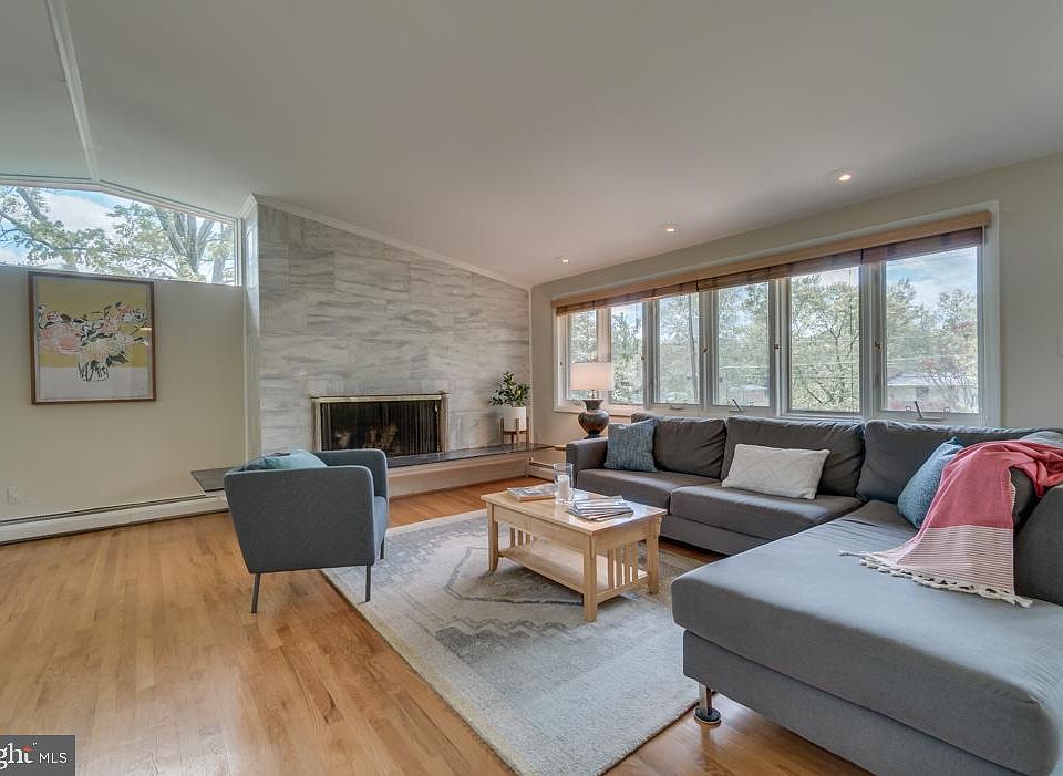 1st image of 4023 Honey Ln