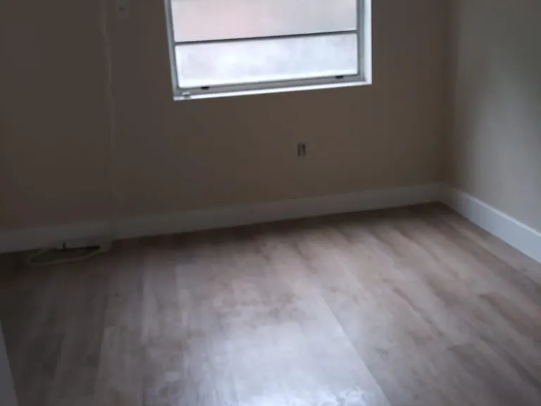 2030 SW 4th St #6 — Photo 5