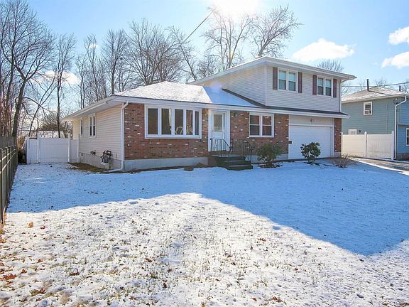 4th image of 82 Wertman Ln
