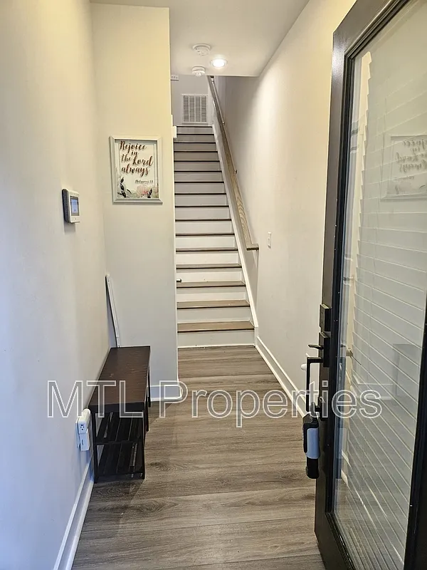 2 bed, 2.0 bath, 1376 sqft, $2,250 — Photo 3