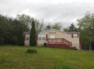 1639 Woods Vista Dr, Christiansburg, VA 24073